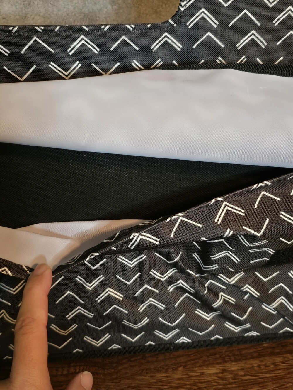 Black Chevron Pattern Carry Case - Picture 2 of 4